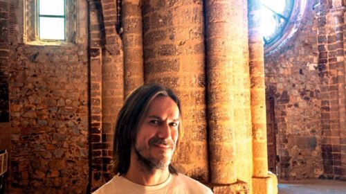EL ESCRITOR ESPAÑOL LUIS CHACÓN DE LA TORRE:   «LLEGAR A LOS LECTORES ARGENTINOS CON          ‘BAJO EL CAMPO DE LOS MÁRTIRES’                    SERÍA UN SUEÑO CUMPLIDO»