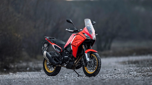 Moto Morini suma una nueva configuración a su line up: X-CAPE 700 Gold Edition. Actitud adventure y llantas doradas.