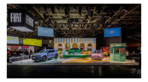 Fiat llevó una moderna plaza italiana al Salón del Automóvil de París 2026